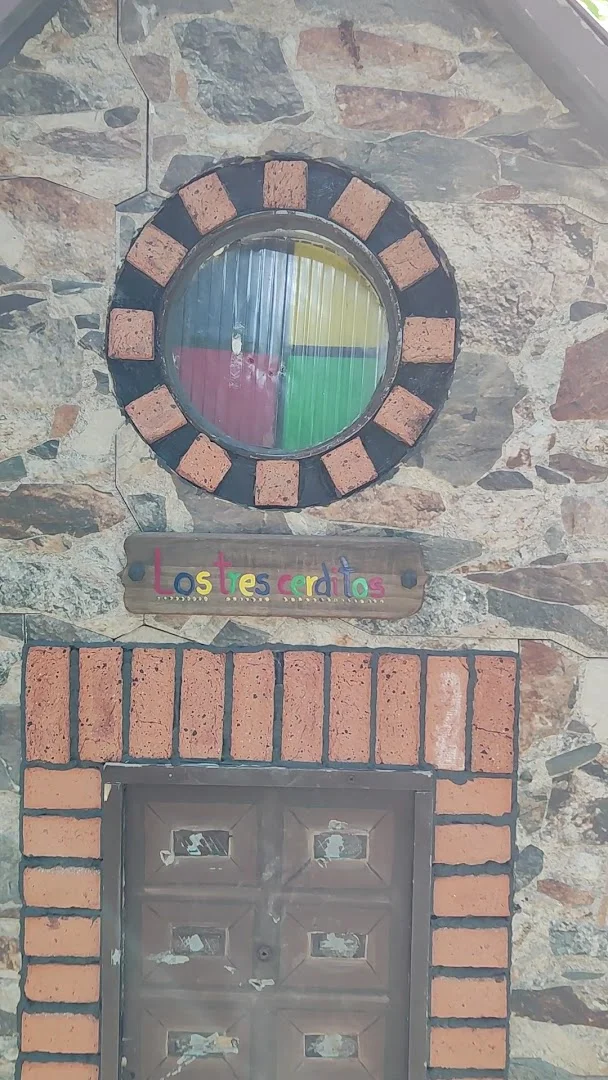Foto 3 de Casita de Ladrillo de los 3 Cerditos