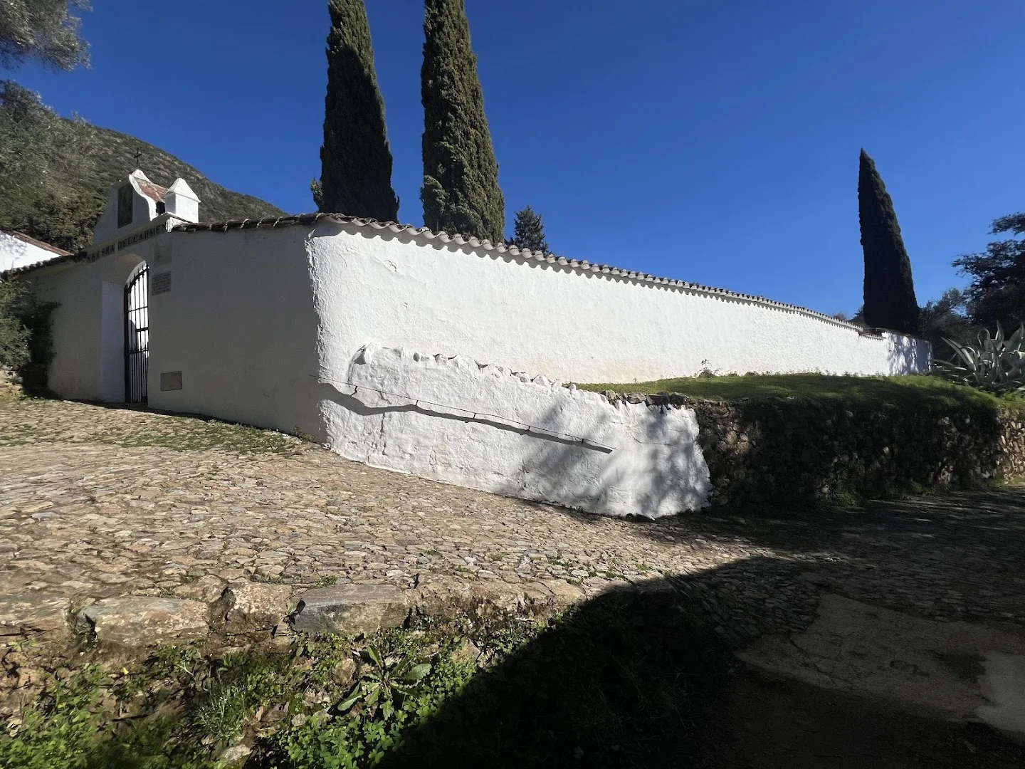Foto 3 de Cementerio de Linares de la Sierra