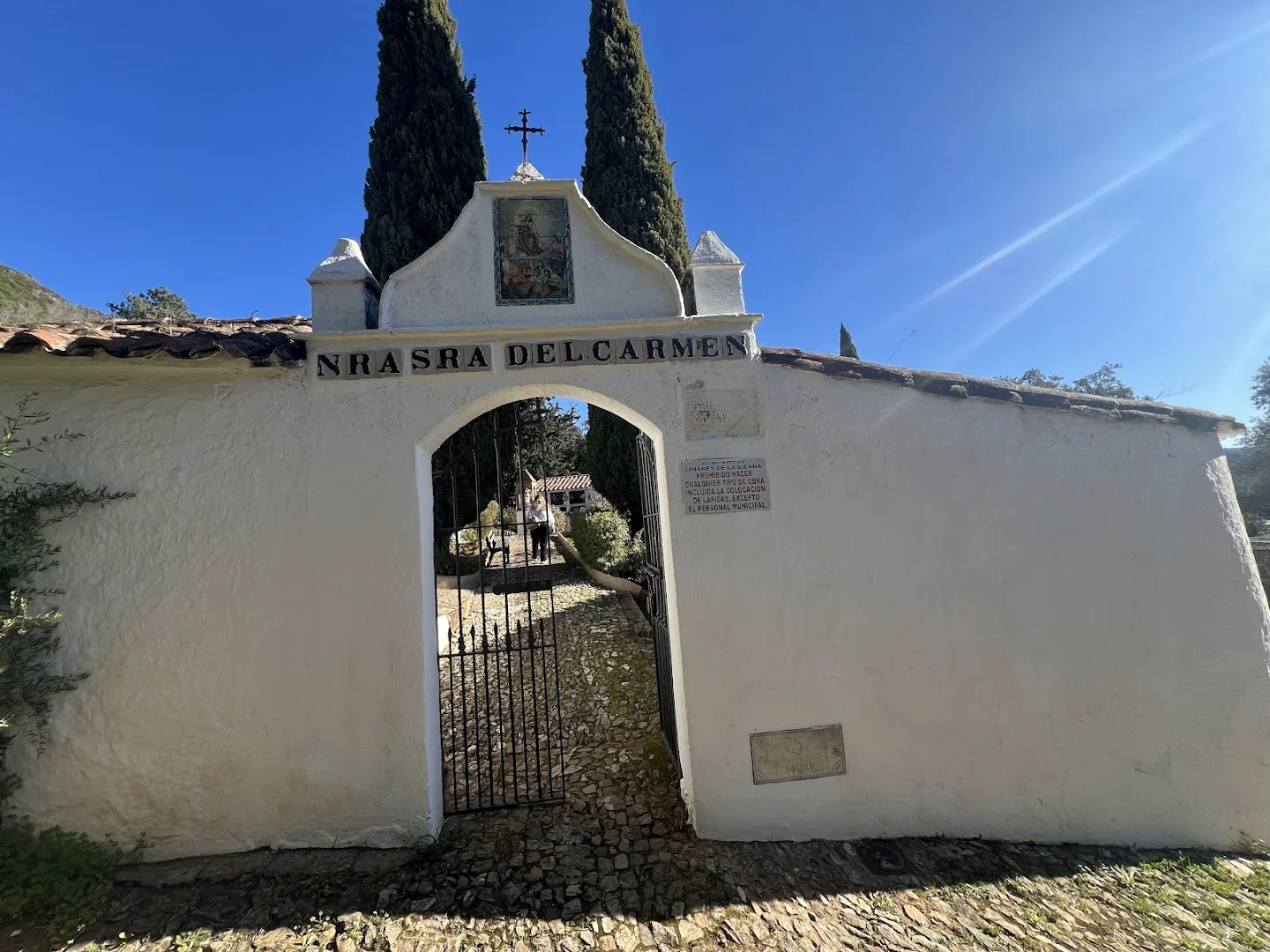 Foto 5 de Cementerio de Linares de la Sierra
