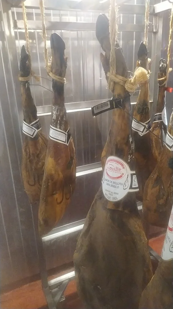 Foto 4 de Fábrica de Jamones y Embutidos González Corbacho e Hijos S. L