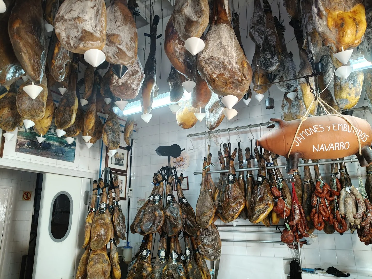 Foto 4 de Fábrica de Jamones y Embutidos Navarro