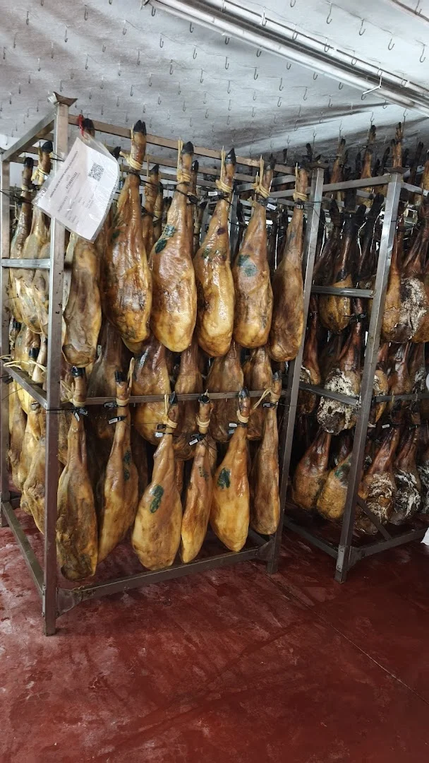 Foto 4 de Ibéricos Vázquez - Fábrica y Secadero de Jamones de Bellota