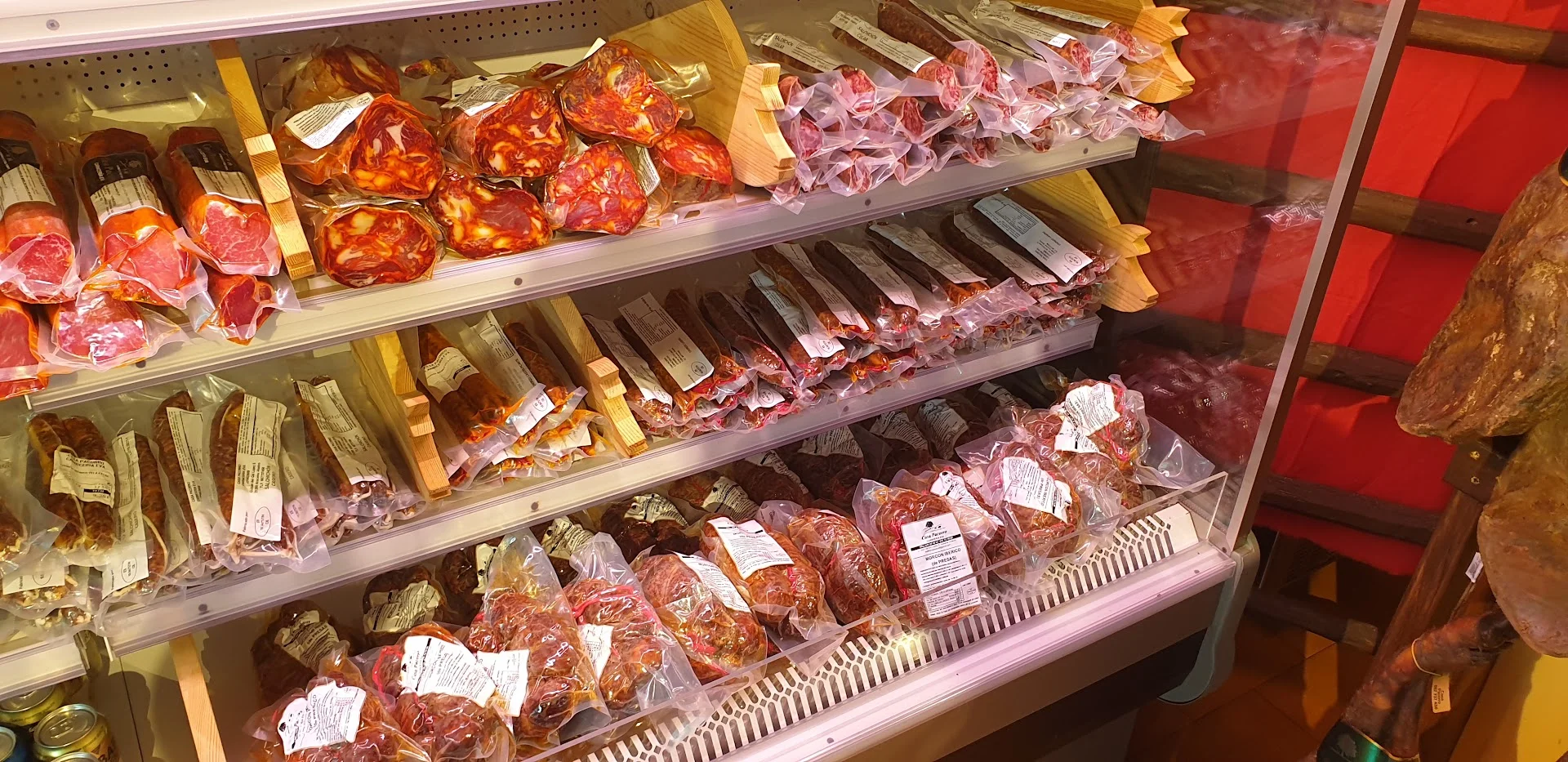Foto 4 de Jamones y Embutidos Casa Pacorro-Carniceria Eva