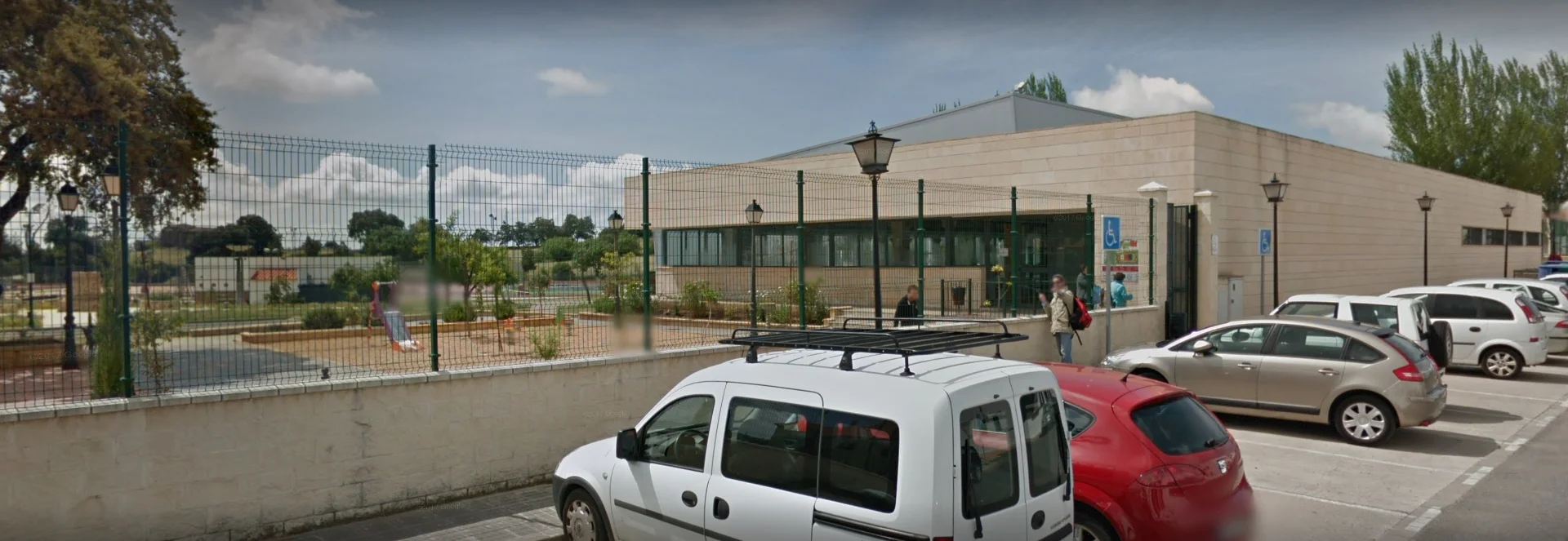 Piscina Cubierta y Gimnasio