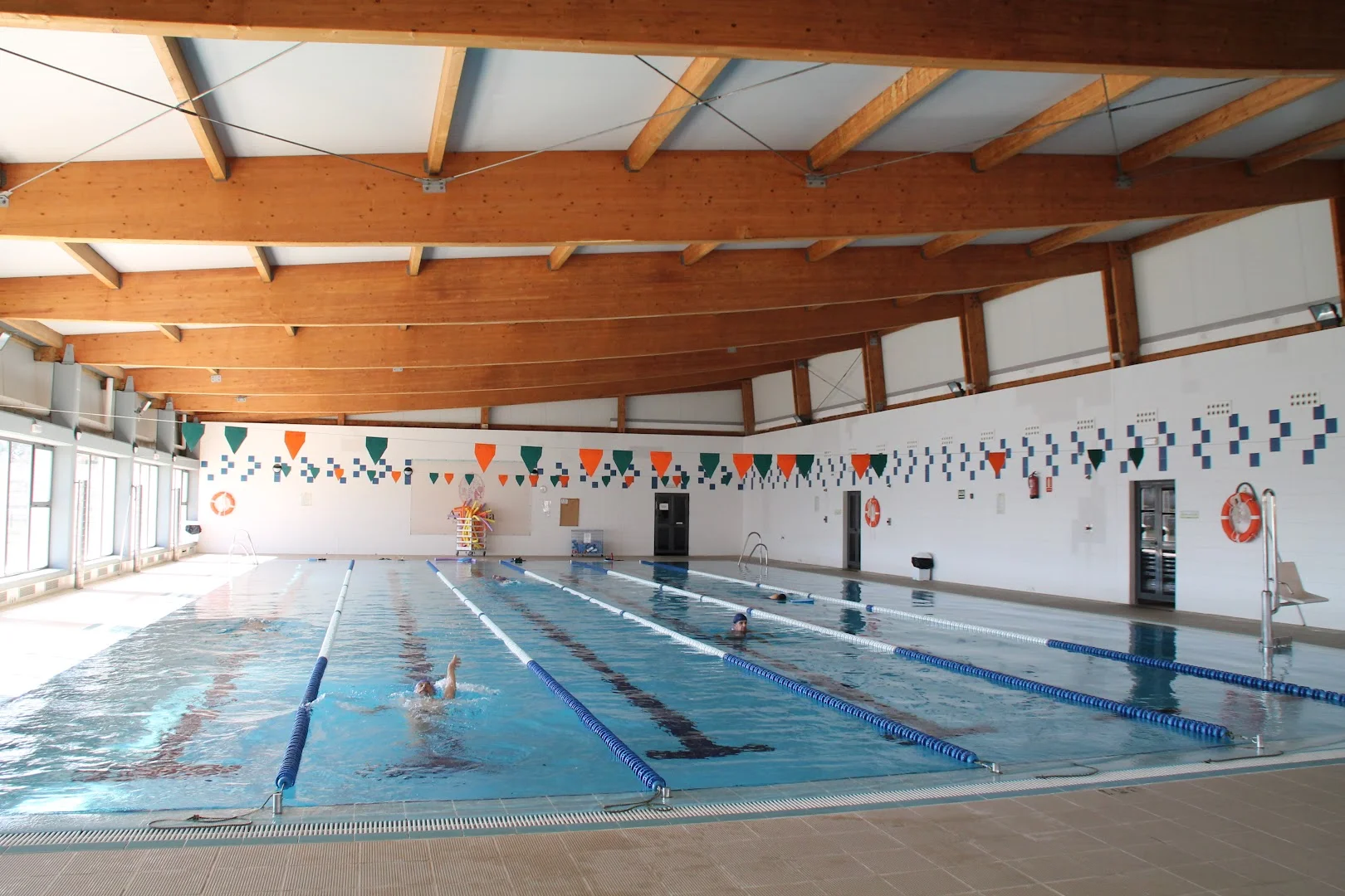 Foto 3 de Piscina Cubierta y Gimnasio