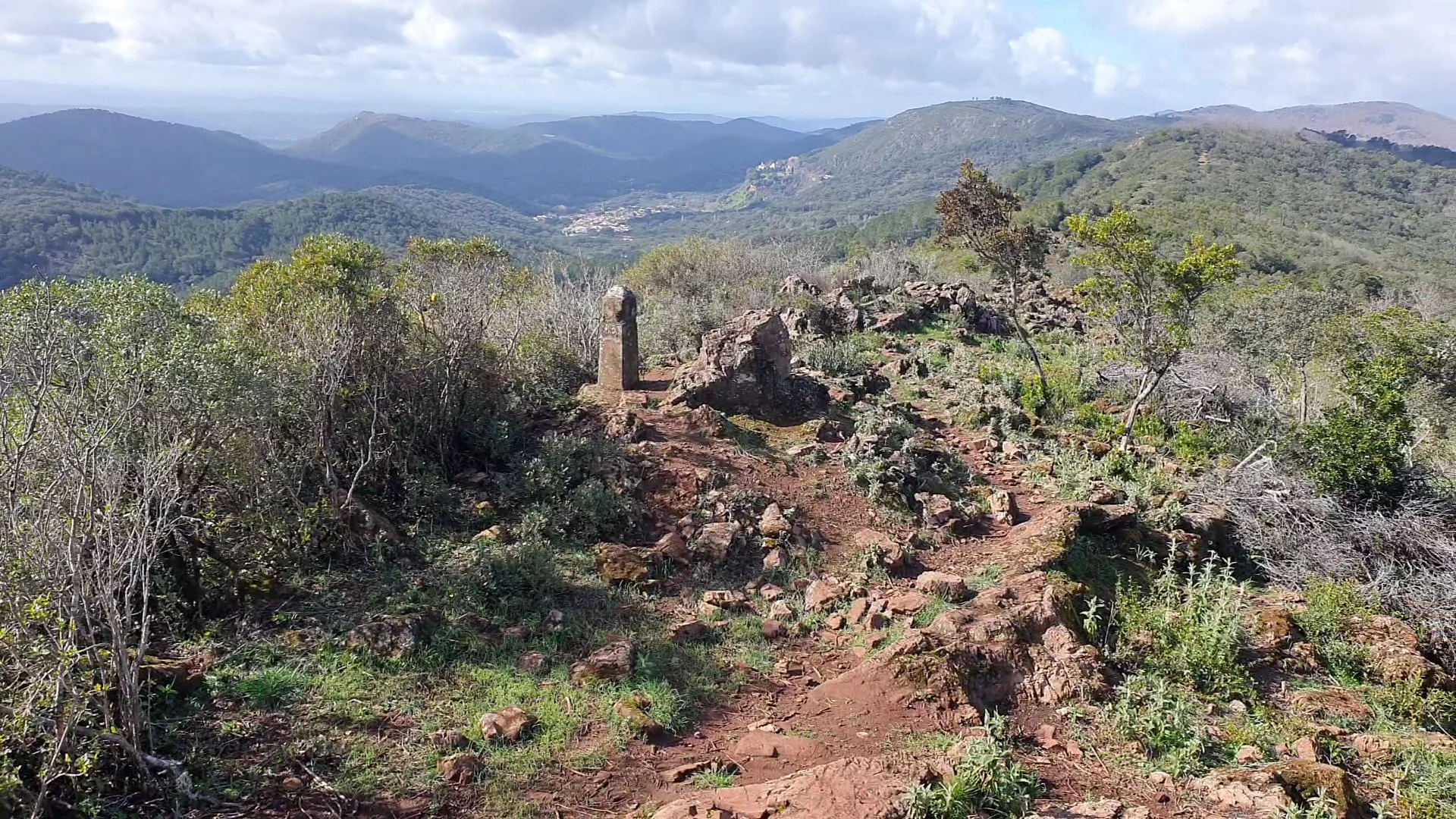 Foto 3 de Vértice Geodésico Sierra de Linares ( Pico La Era )