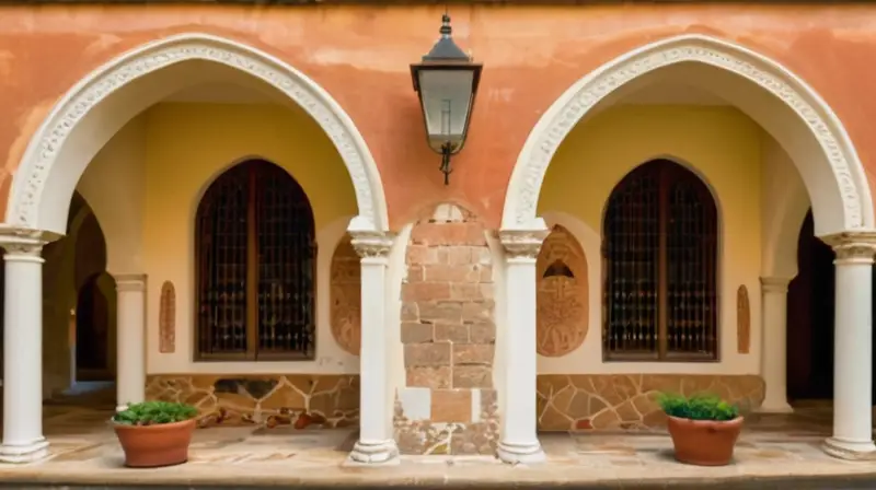 La luz solar filtra a través de los arcos mudéjares iluminando la fachada de la Iglesia de Santa María y el caluroso entorno rural circundante